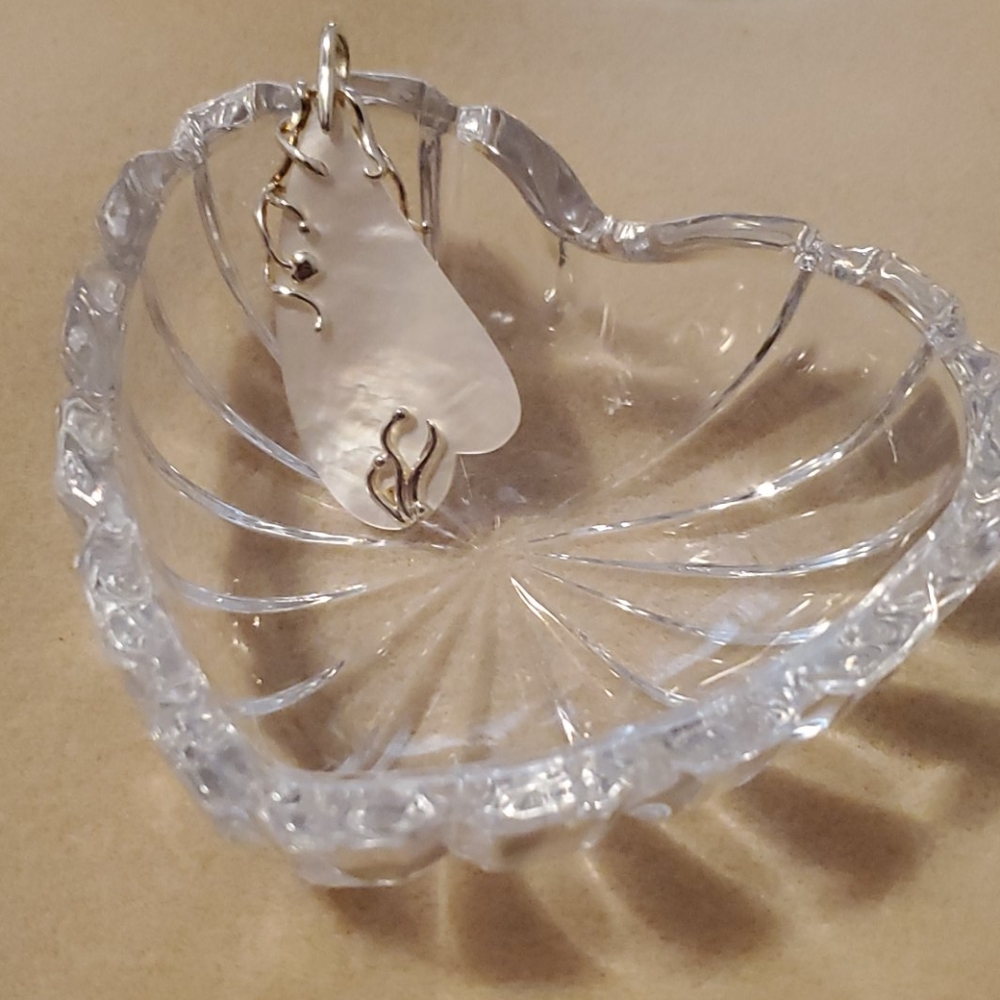 Sterling mother of pearl pendant.